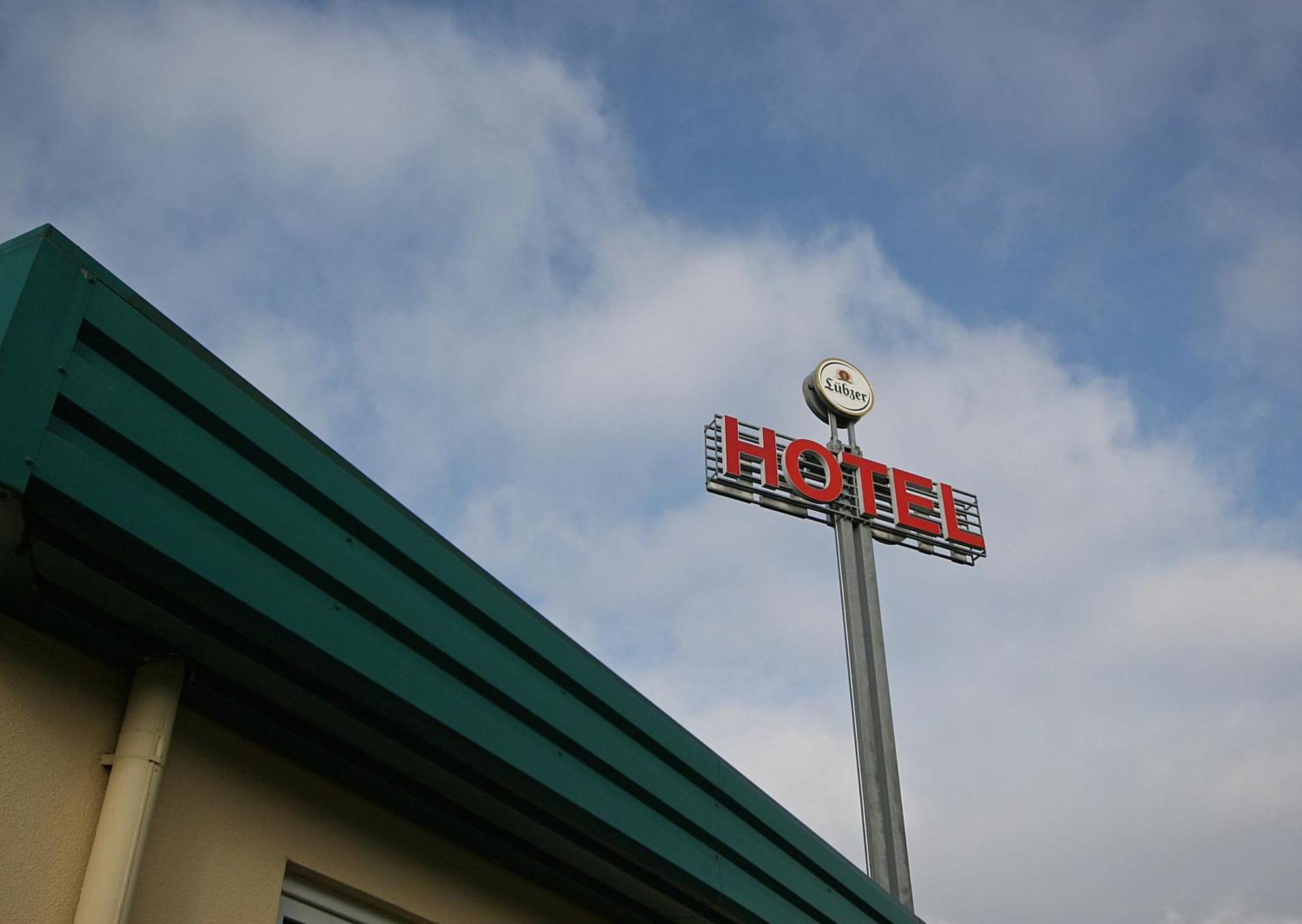 Hotel An Der Hasenheide Bentwisch Exteriör bild