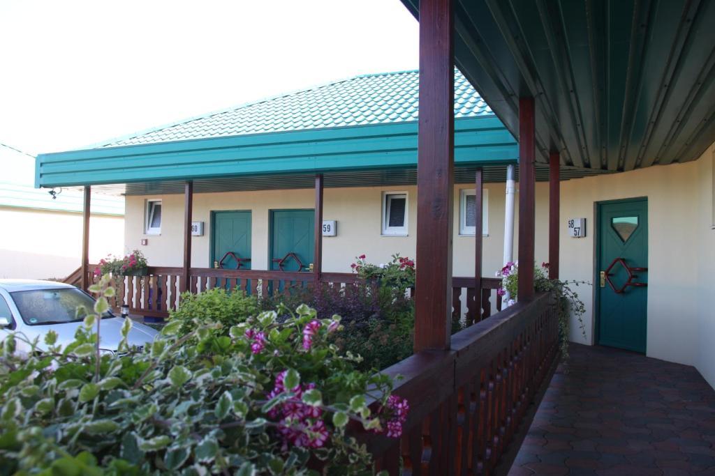Hotel An Der Hasenheide Bentwisch Exteriör bild