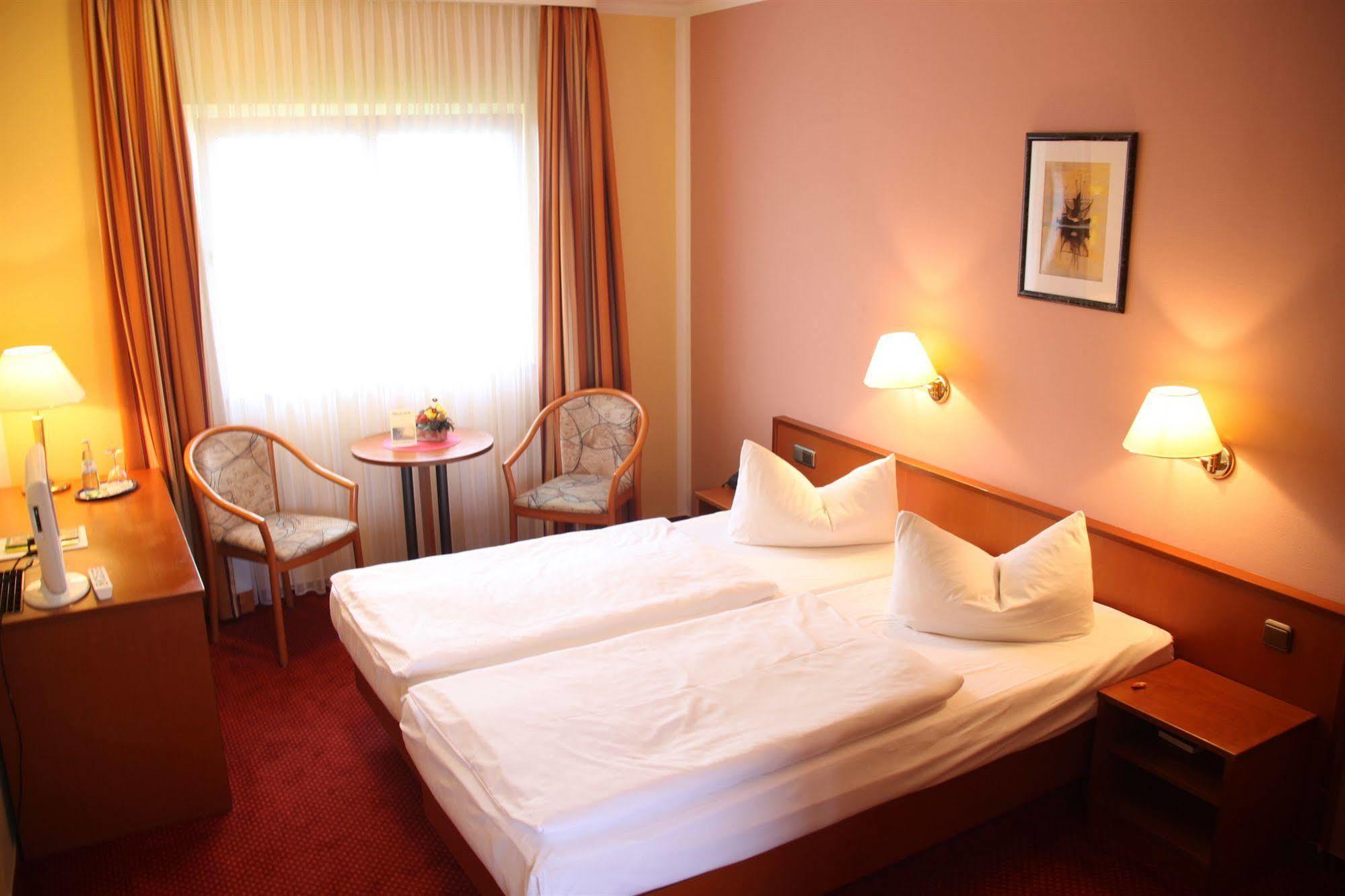 Hotel An Der Hasenheide Bentwisch Exteriör bild