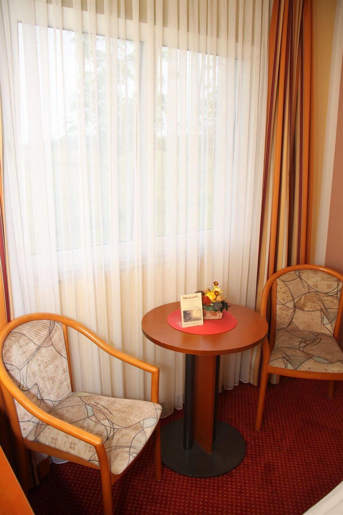 Hotel An Der Hasenheide Bentwisch Exteriör bild