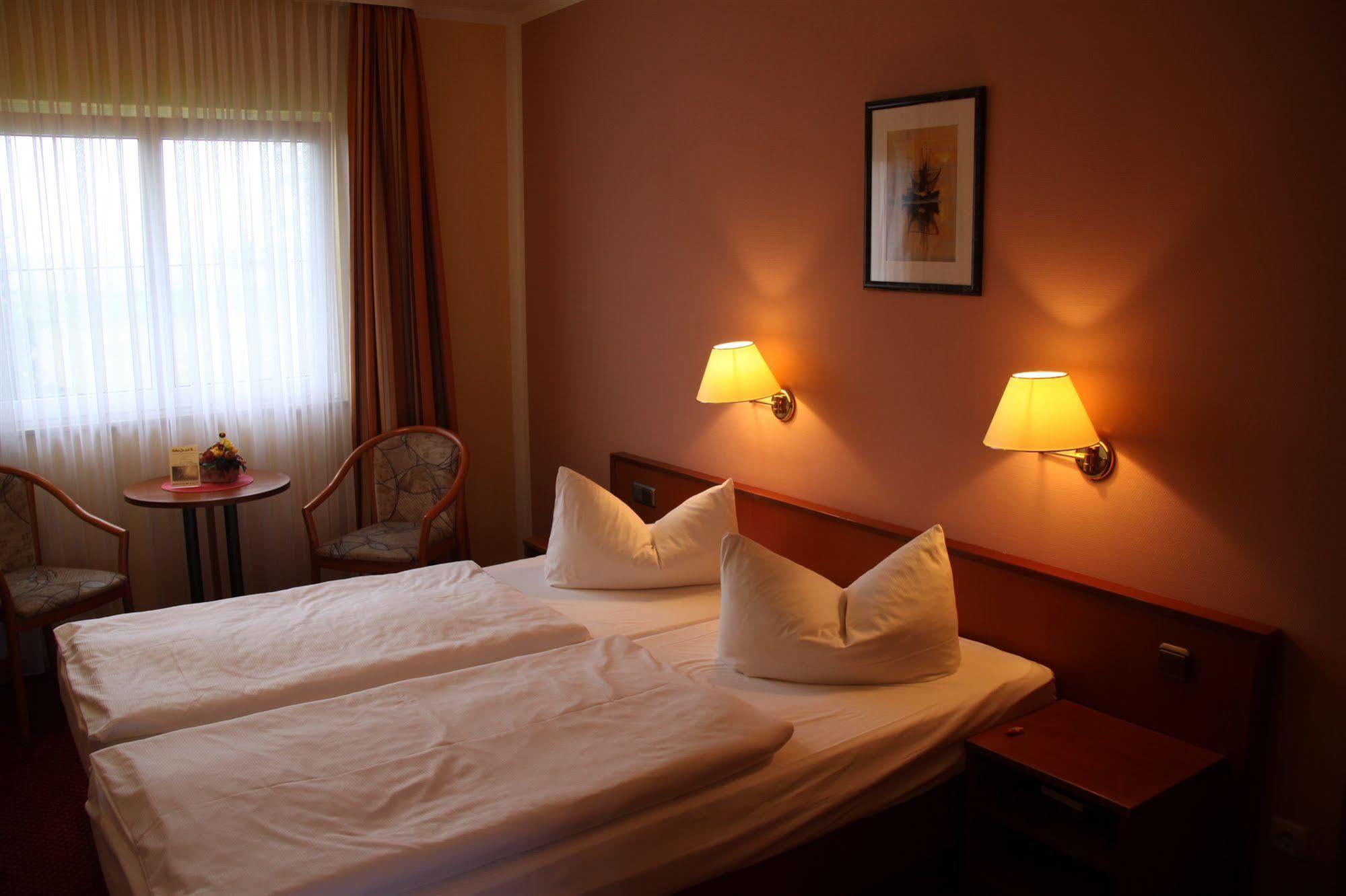 Hotel An Der Hasenheide Bentwisch Exteriör bild